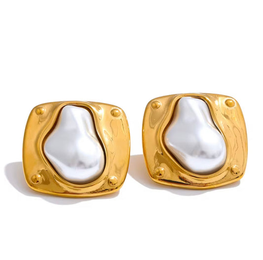 Lili Earrings - Pearl